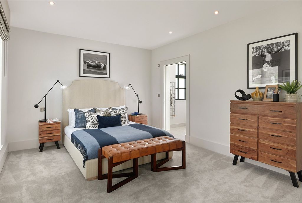 Additional image 14 of 6 bed detached house to rentFour Acres, Cobham, Surrey KT11
