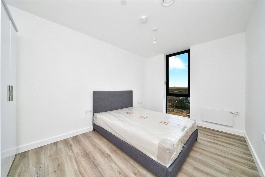Additional image 3 of 2 bed flat to rentViva Court, Kimpton Road, Luton LU2