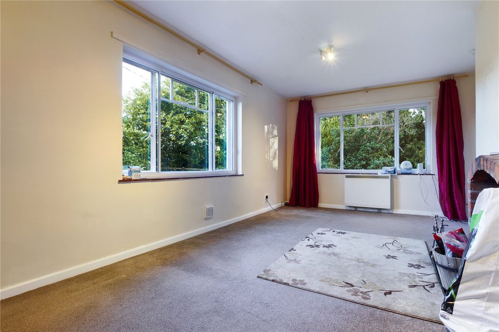 Additional image 2 of 3 bed bungalow to rentCoxs Lane, Upper Bucklebury, Reading, Berkshire RG7