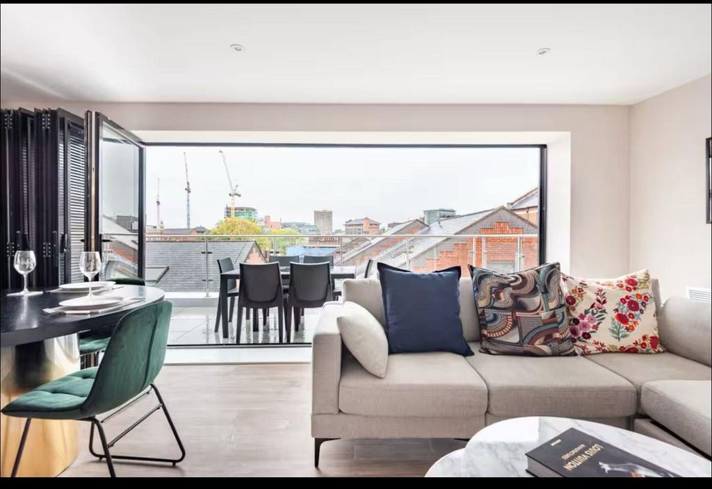 Additional image 5 of 2 bed flat to rentPark Cross Street, Leeds LS1