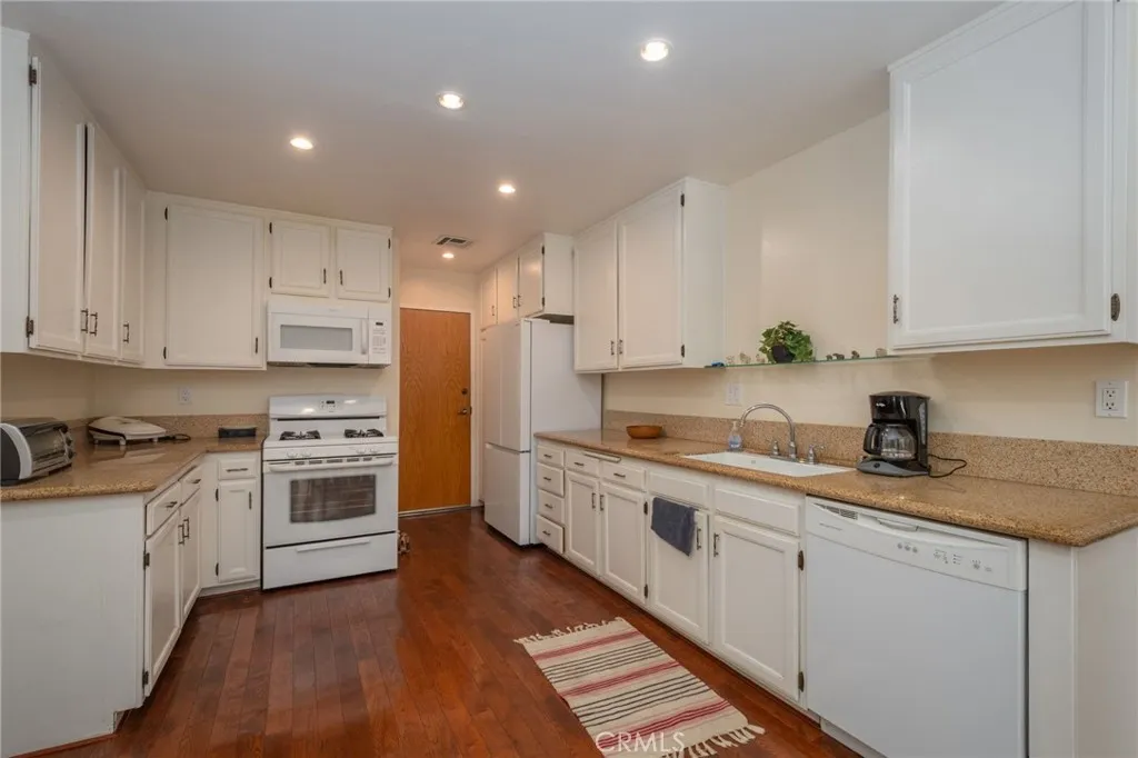 Additional image 33 of 18319 Collins Street Unit 19, Tarzana, CA 91356