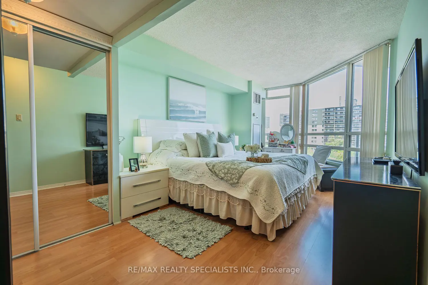 Additional image 17 of 75 King Street 703