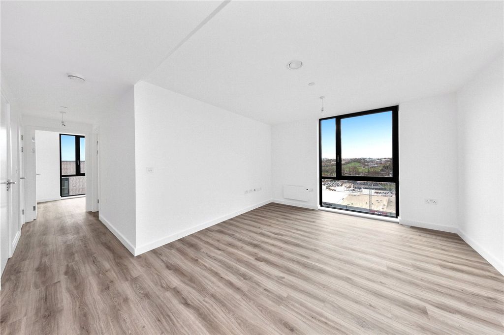 Additional image 2 of 2 bed flat to rentViva Court, Kimpton Road, Luton LU2