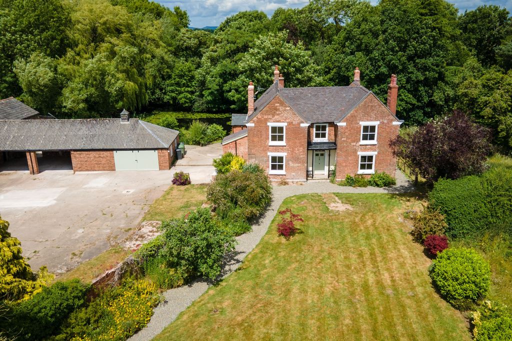 5 bed farmhouse to rentTilstock, Whitchurch, Shropshire. SY13