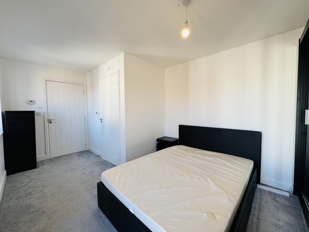 Additional image 7 of 2 bed flat to rentBeryl Close, Crawley RH10
