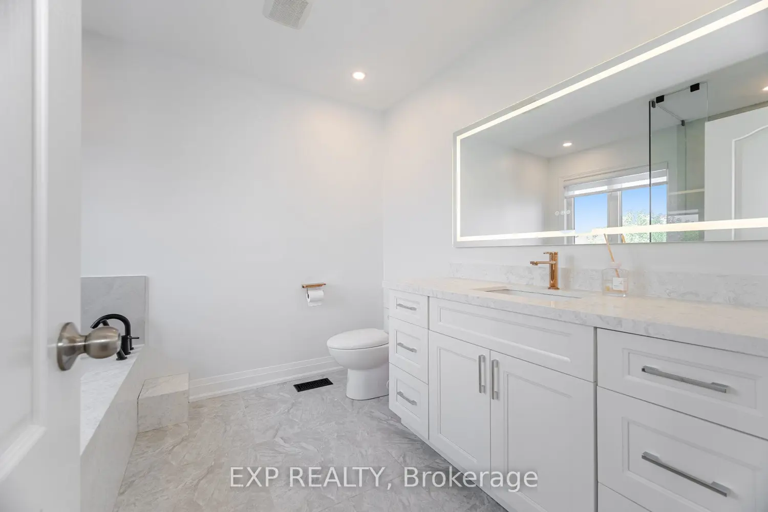 Additional image 11 of 32 Arco Circle