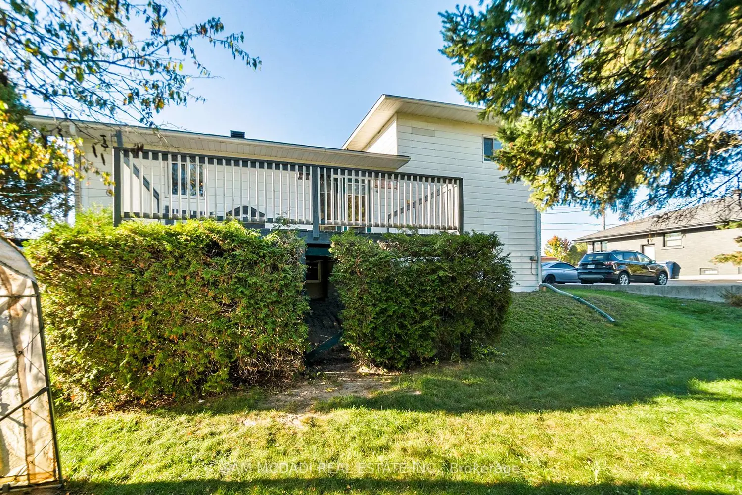 Additional image 16 of 2705 Laurier Street