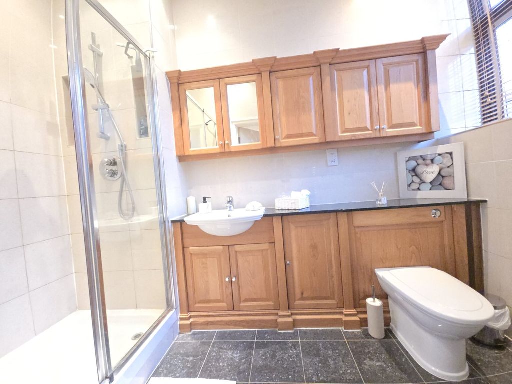 Additional image 11 of 2 bed flat to rentConvent Court, Windsor SL4