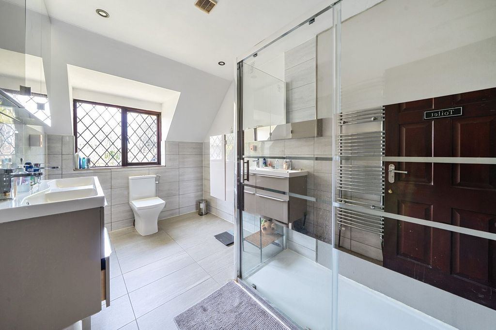 Additional image 13 of 5 bed detached house to rentFishery Road, Maidenhead SL6