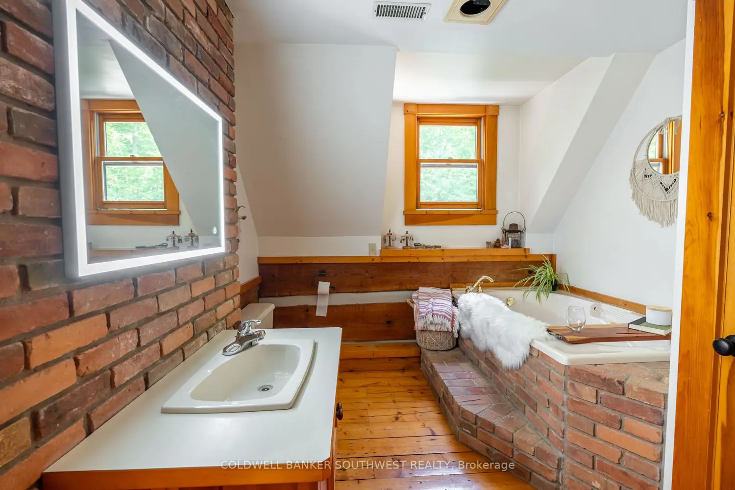 Additional image 10 of 5252 Egremont Road