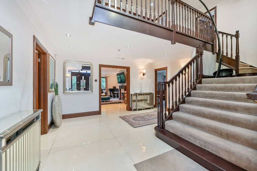Additional image 3 of 5 bed detached house to rentThe Fisheries, Bray, Maidenhead SL6