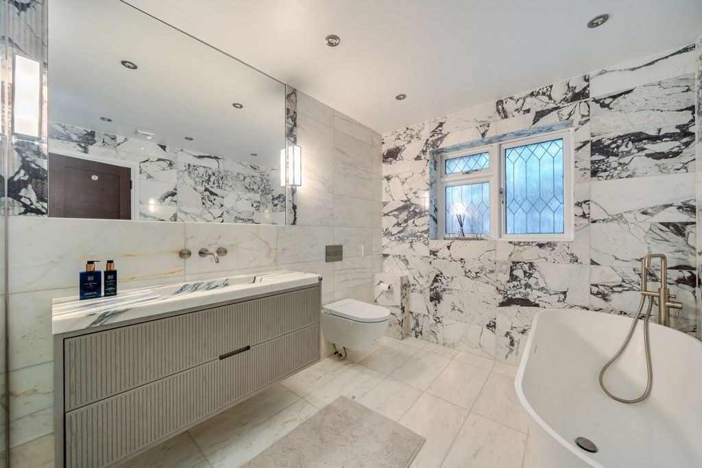 Additional image 15 of 5 bed detached house to rentSt. Leonards Hill, Windsor SL4