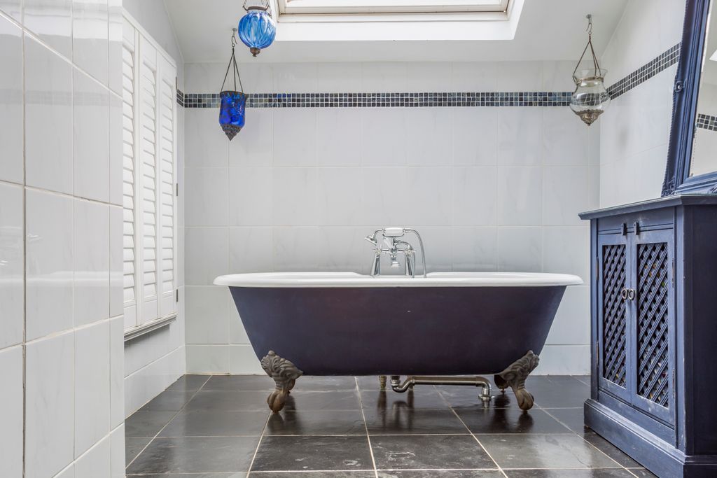 Additional image 14 of 3 bed town house to rentHigh Street, Hungerford RG17