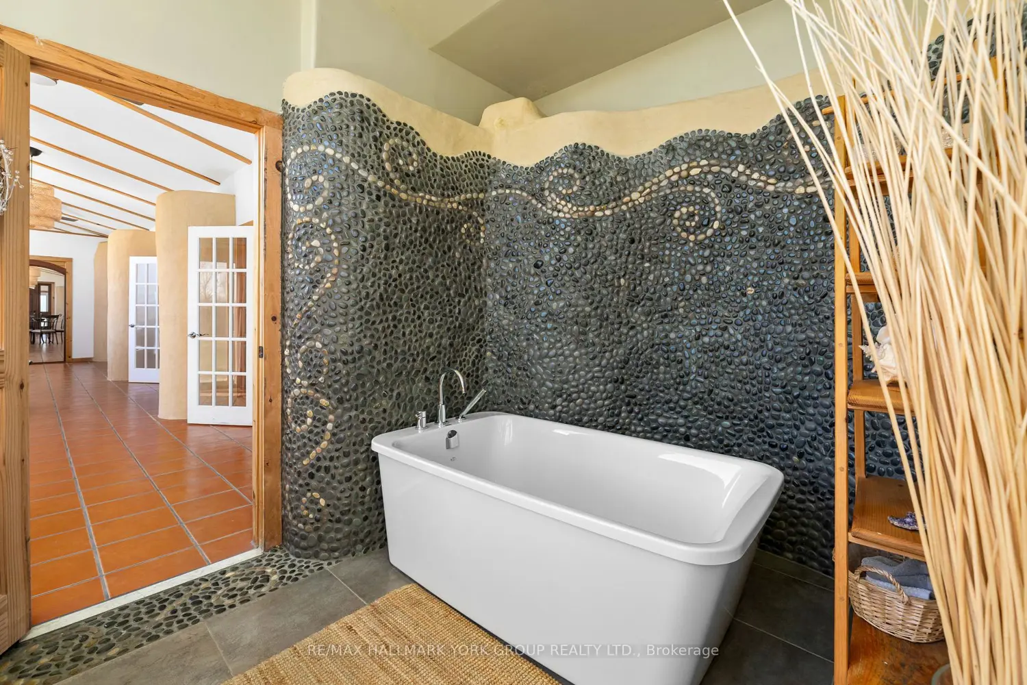 Additional image 15 of 1375 Queensborough Road