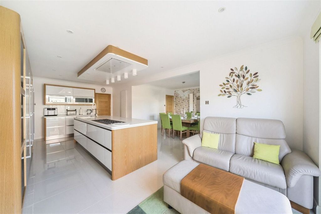 Additional image 8 of 5 bed detached house to rent6A, Limmard Way, Bognor Regis, West Sussex PO22