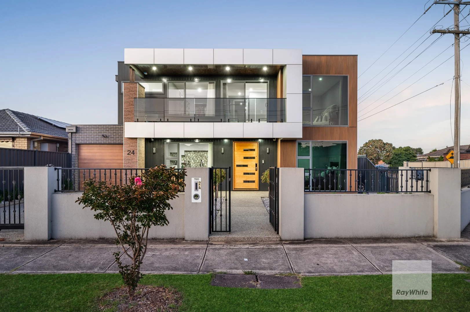 24 Rylandes Drive, Gladstone Park VIC 3043