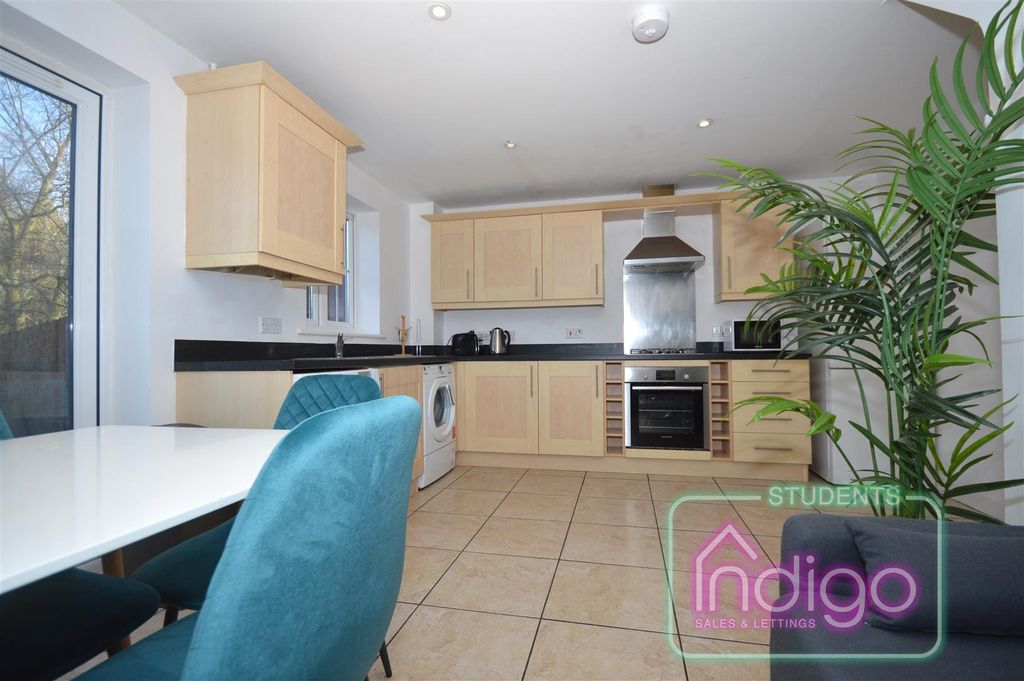 Additional image 25 of 5 bed property to rentChervil Close, Newcastle ST5