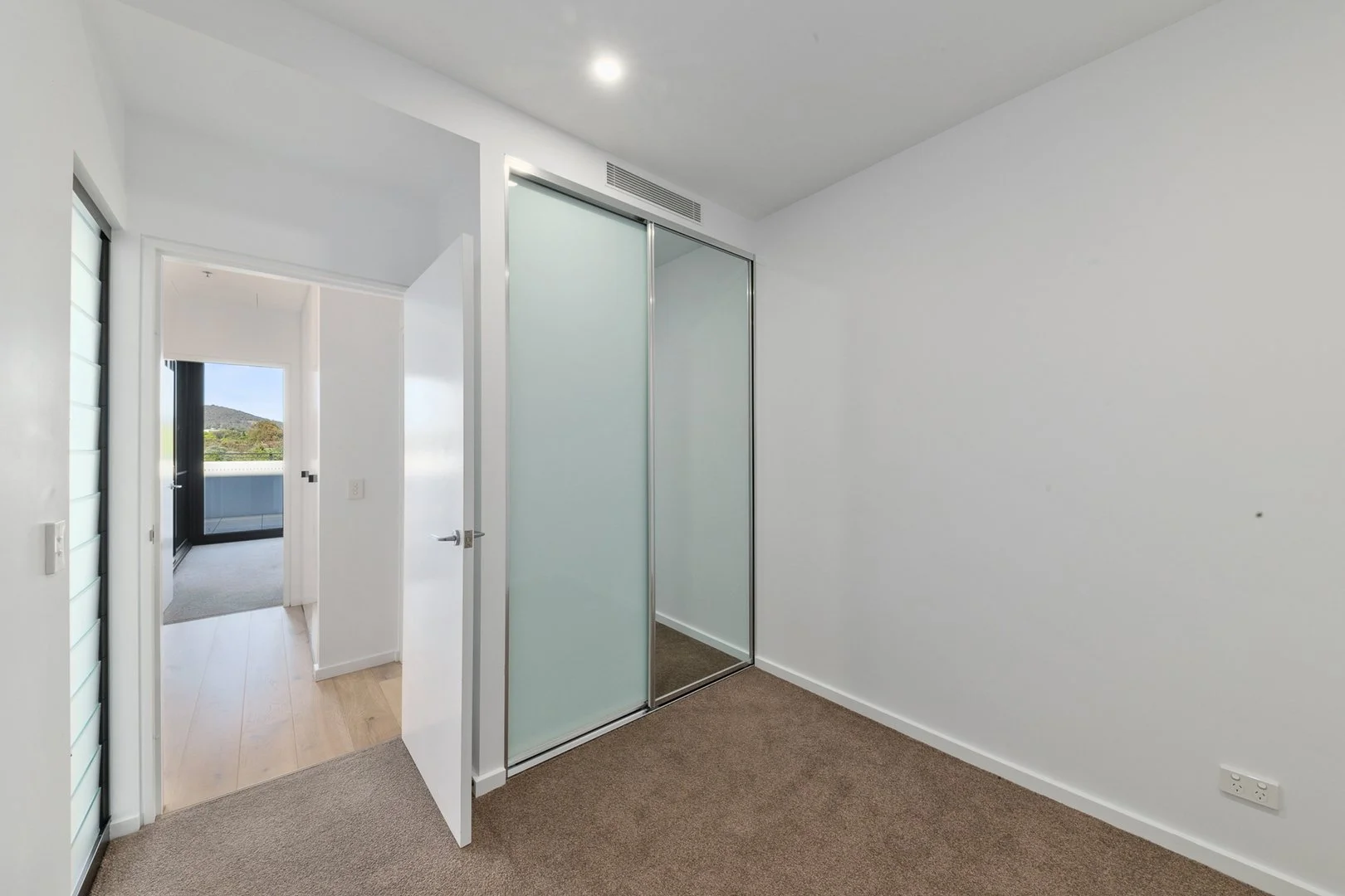 Additional image 4 of 24/2 Light Street, Griffith ACT 2603