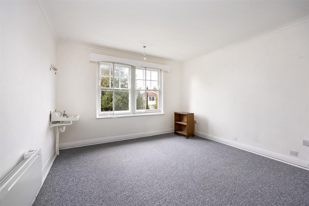 Additional image 10 of 4 bed detached house to rentBeccles Road, Worthing BN11