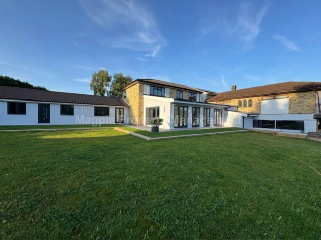 6 bed semi-detached house to rentThe Lakes, Twentypence Road, Cottenham, Cambridge CB24