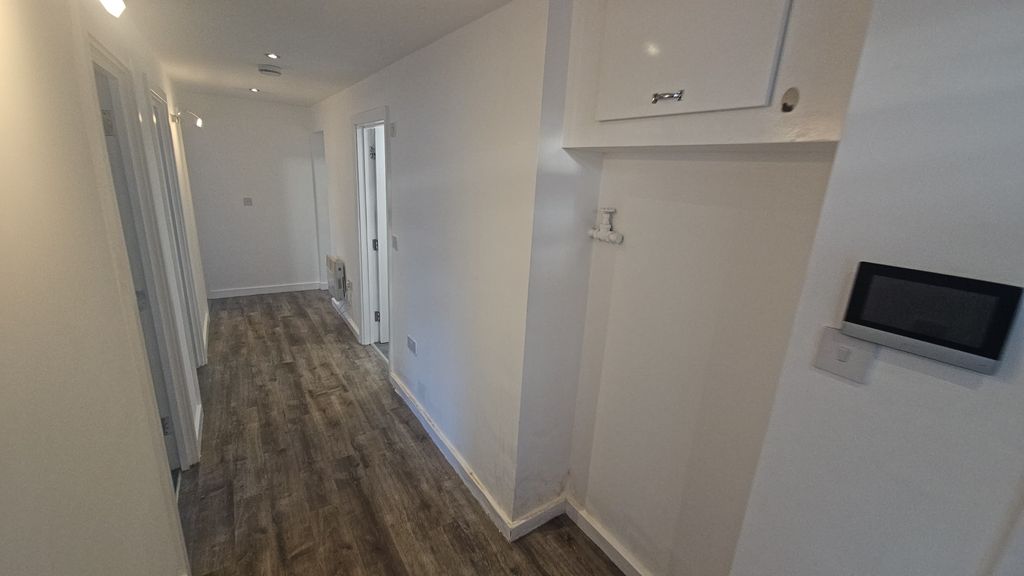 Additional image 3 of 4 bed flat to rentChapel Street, Luton LU1