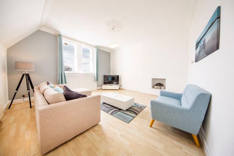 3 bed flat to rentDownside Road, Bristol BS8 photo 2