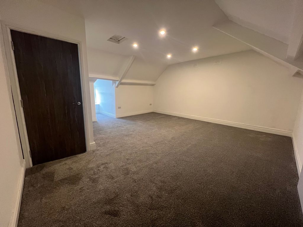Additional image 7 of 3 bed property to rentCollege Street, Ammanford SA18