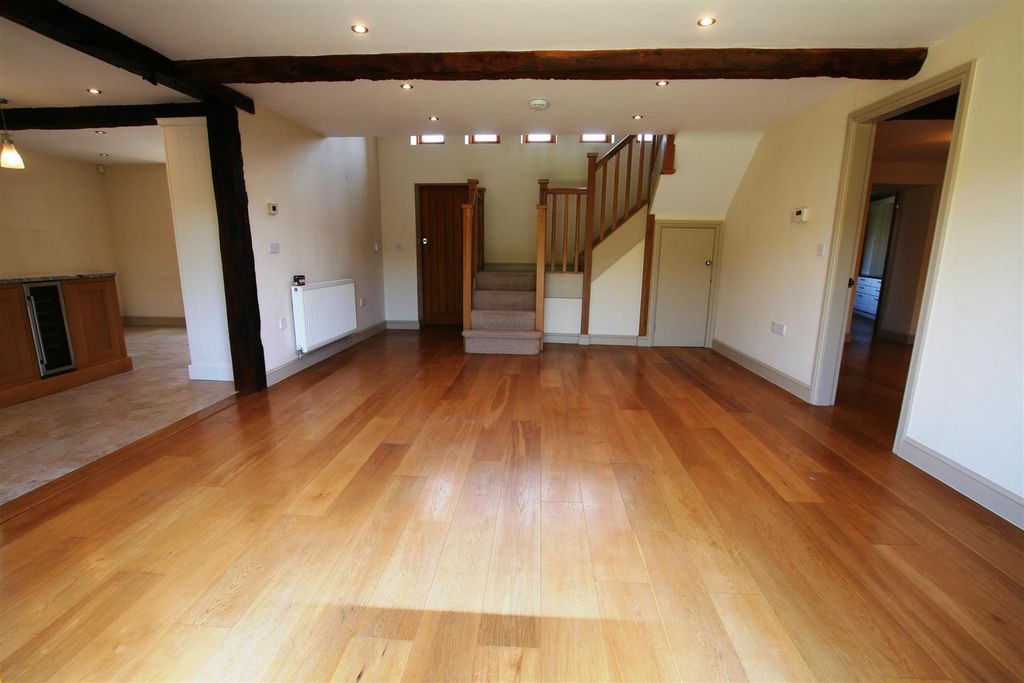 Additional image 7 of 3 bed barn conversion to rent1 Greenhill Farm Barns, Hallow, Worcester WR2