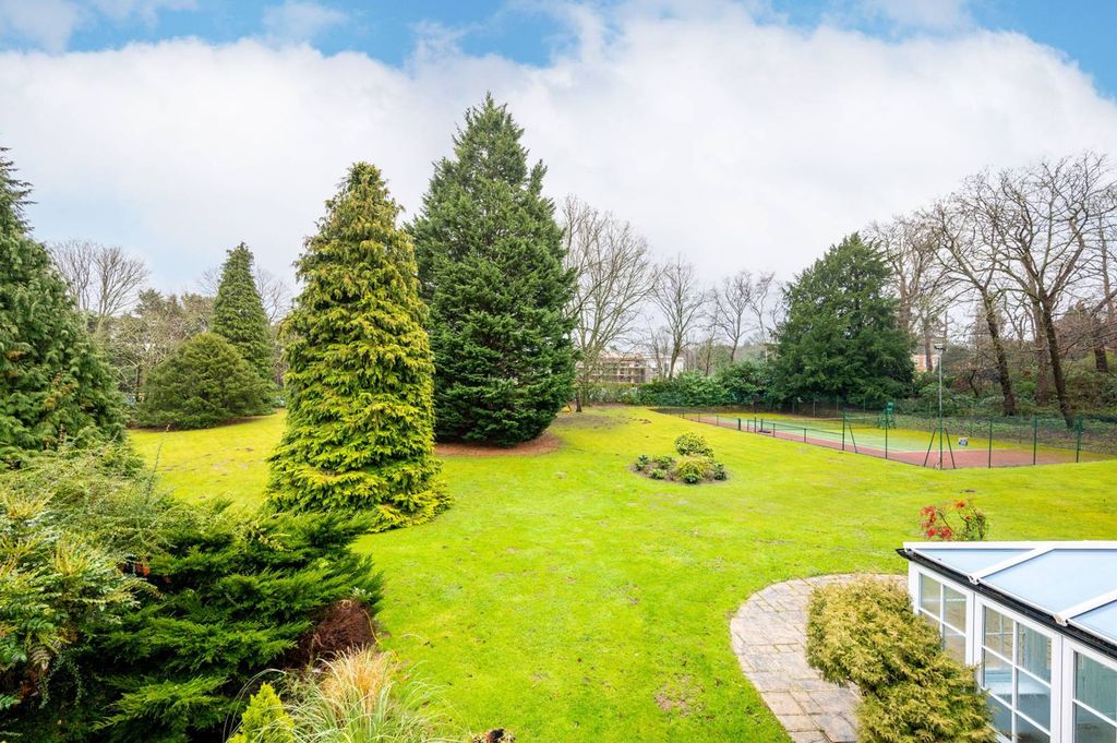 Additional image 2 of 5 bed detached house to rentWentworth Drive, Virginia Water GU25