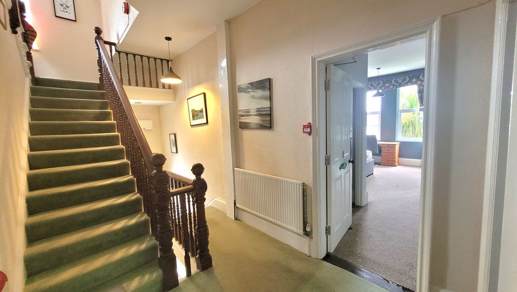 Additional image 2 of 6 bed shared accommodation to rentEdgcumbe Gardens, Newquay TR7
