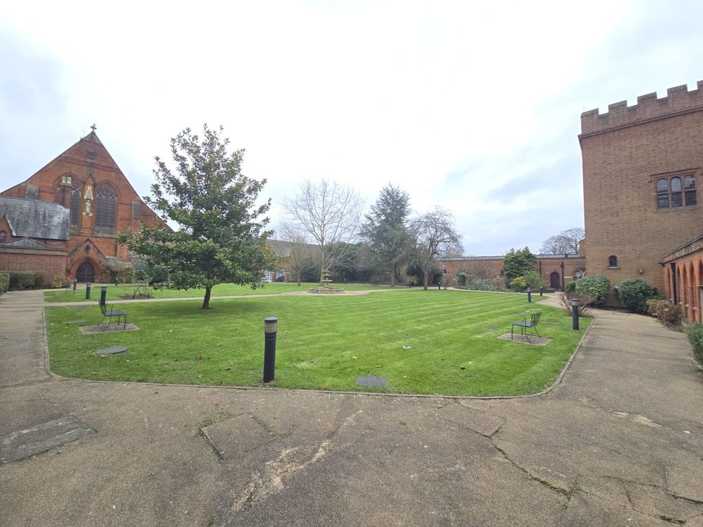 Additional image 15 of 2 bed flat to rentConvent Court, Windsor SL4