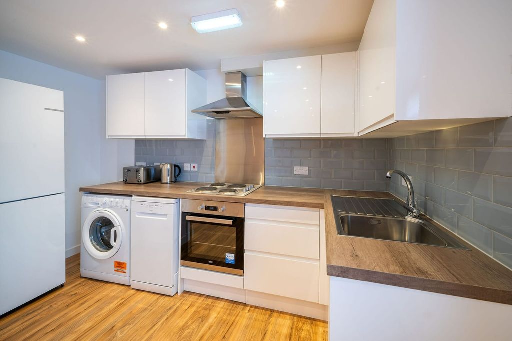 Additional image 2 of 6 bed maisonette to rentEast High Street, Forfar DD8