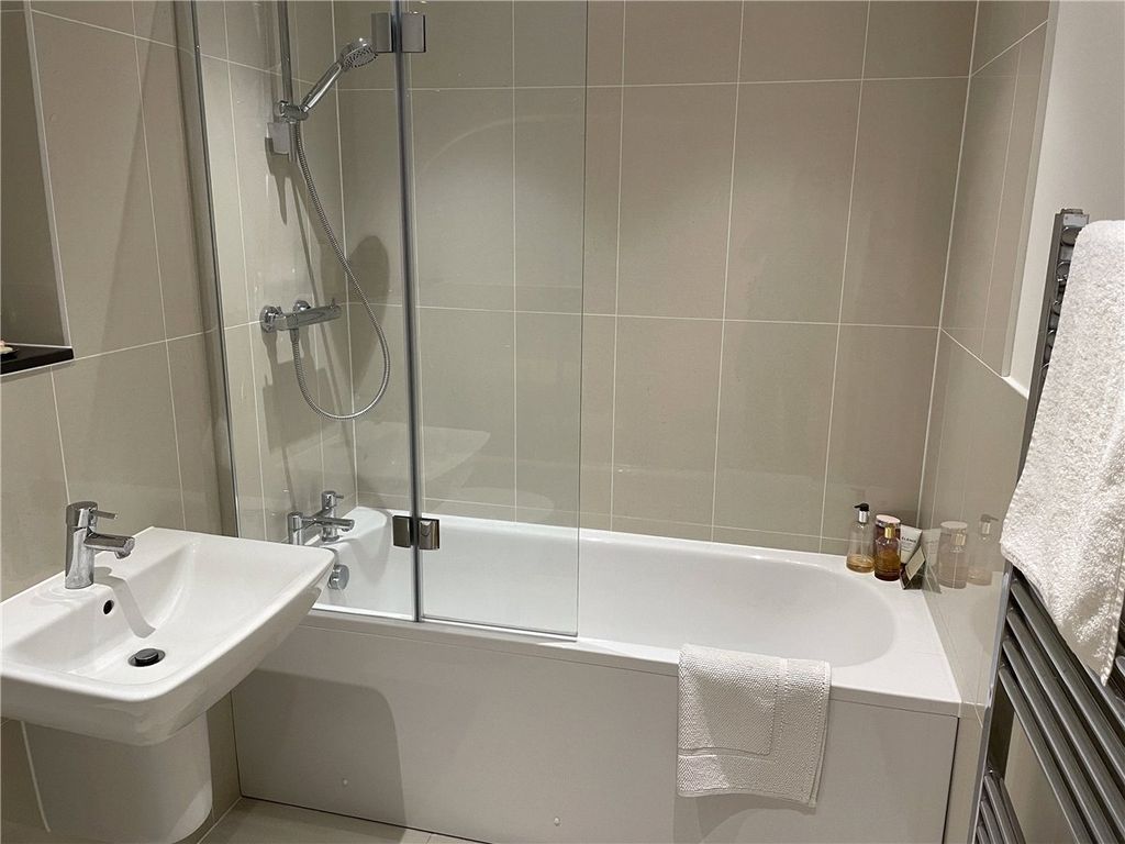 Additional image 7 of 2 bed flat to rentKingman Way, Newbury, Berkshire RG14