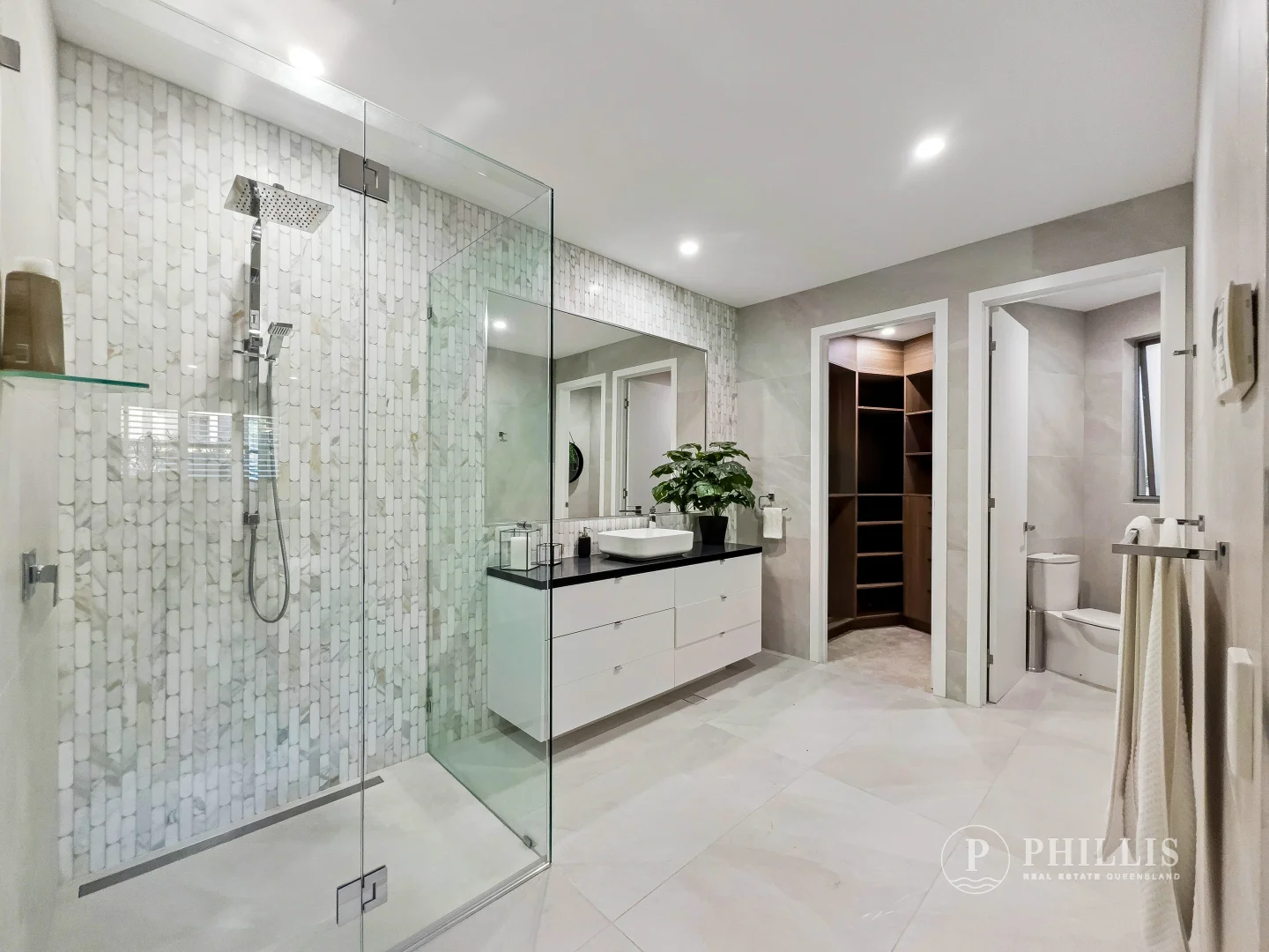 Additional image 28 of 86 Royal Albert Crescent, Sovereign Islands QLD 4216