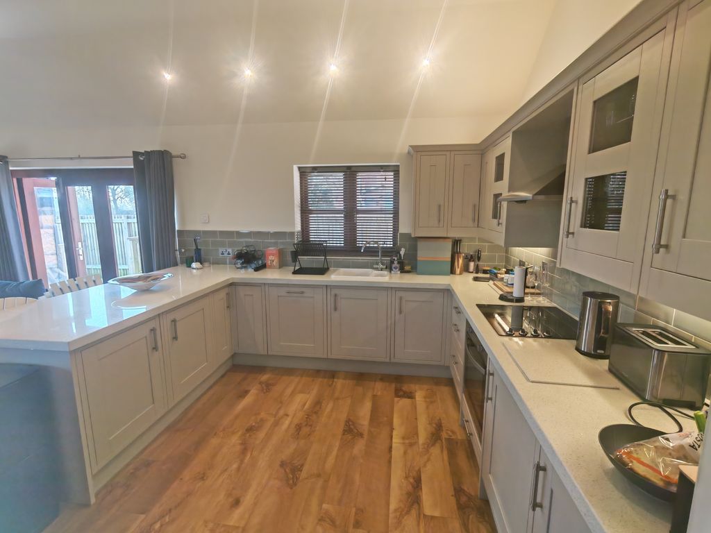 Additional image 3 of 2 bed flat to rentHadley End, Burton-On-Trent DE13