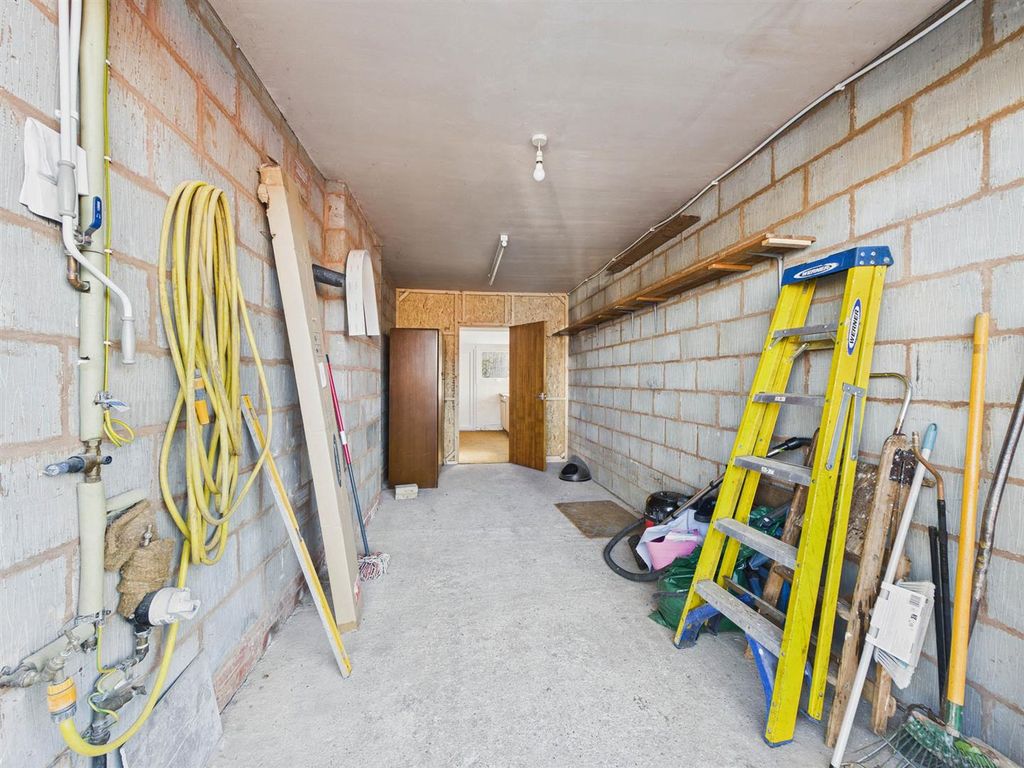 Additional image 18 of 3 bed detached bungalow to rentHillview Gardens, Ryall, Upton-Upon-Severn, Worcester WR8
