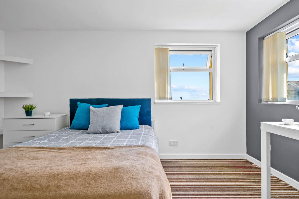 Additional image 4 of 7 bed shared accommodation to rentBernard Street, Swansea SA2