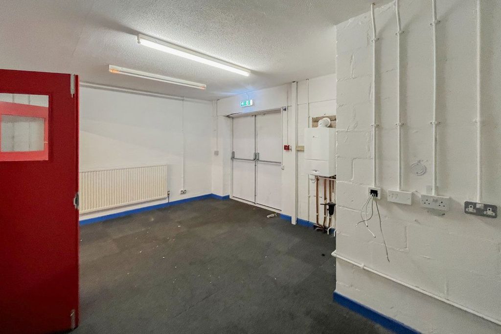 Additional image 5 of Property to rentUnit 3 The Market Place, Blackwood NP12