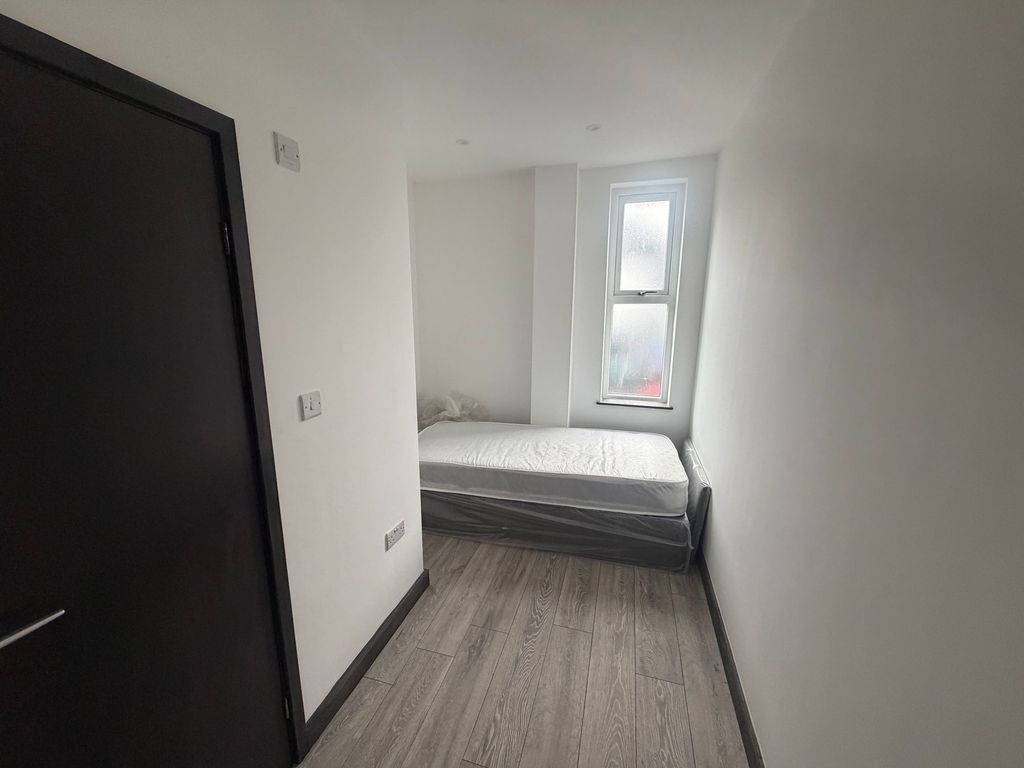 Additional image 2 of 4 bed flat to rentAbbeydale Road, Sheffield S7