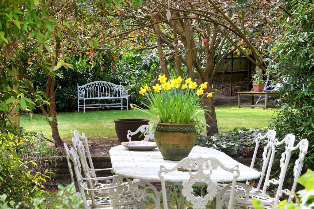 Additional image 15 of 6 bed detached house to rentKennel Avenue, Ascot, Berkshire SL5