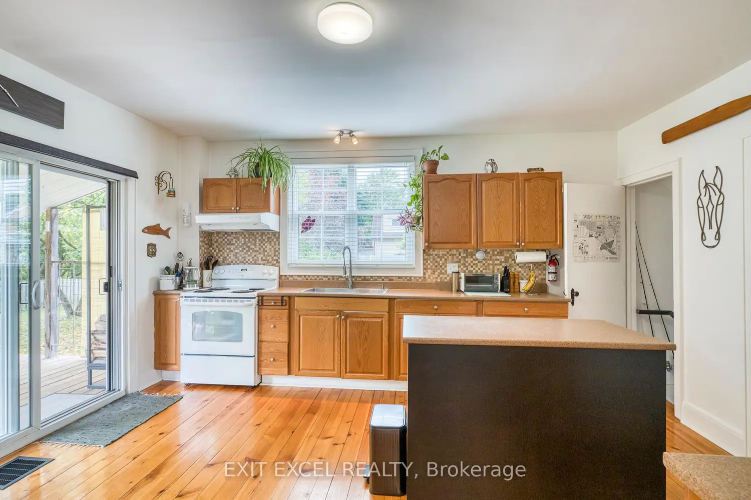 Additional image 12 of 615 Moffat Street