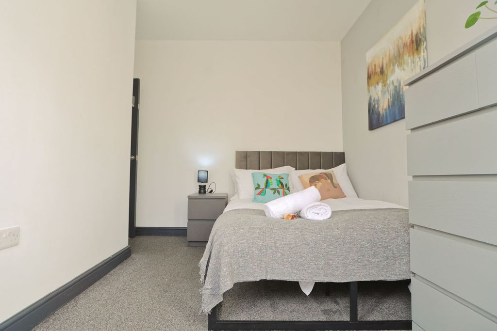 Additional image 15 of 6 bed flat to rentSouthmead Road, Westbury-On-Trym, Bristol BS10