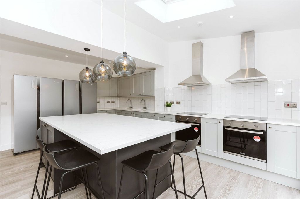 Additional image 6 of 7 bed semi-detached house to rentGayner Road, Horfield, Bristol, Bristol BS7