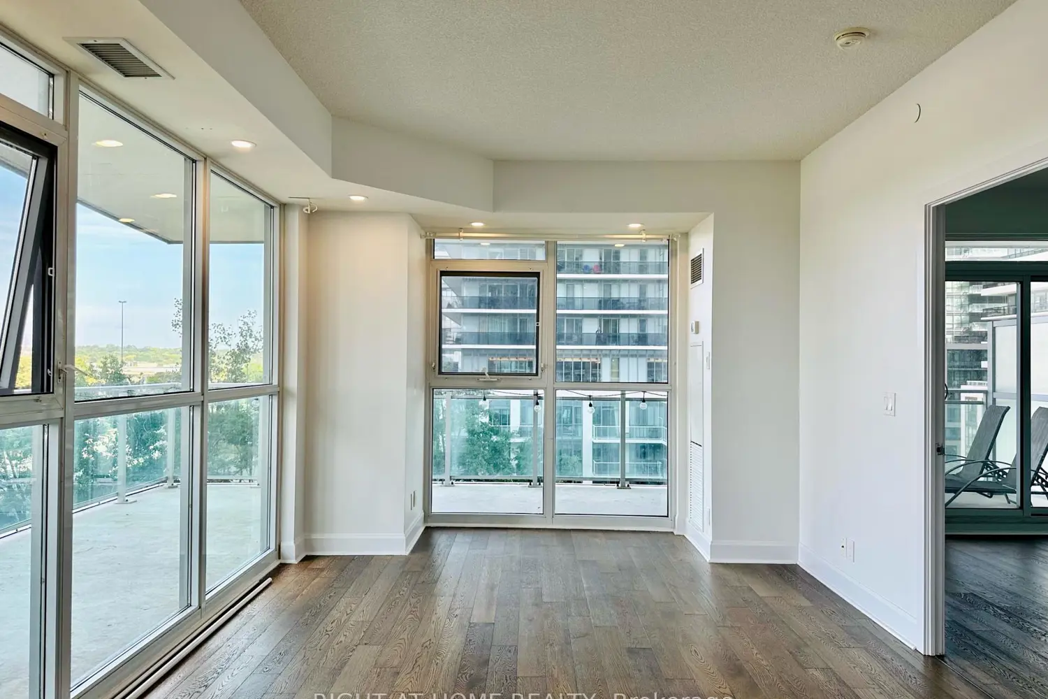 Additional image 4 of 33 Shore Breeze Drive 504