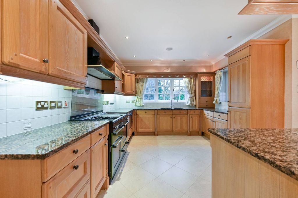 Additional image 24 of 5 bed detached house to rentWentworth Drive, Virginia Water GU25