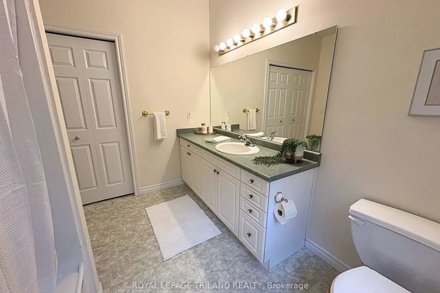 Additional image 11 of 10 Cadeau Terrace 7