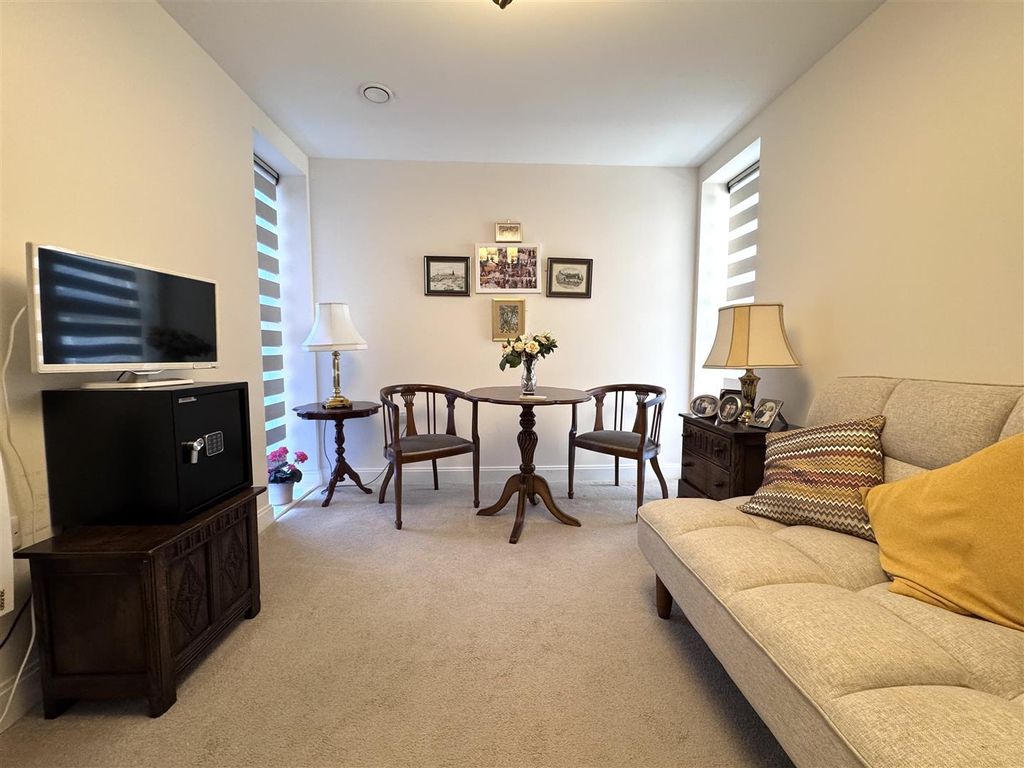 Additional image 4 of 2 bed flat to rentBeckett Grange, Berneslai Close, Barnsley S70