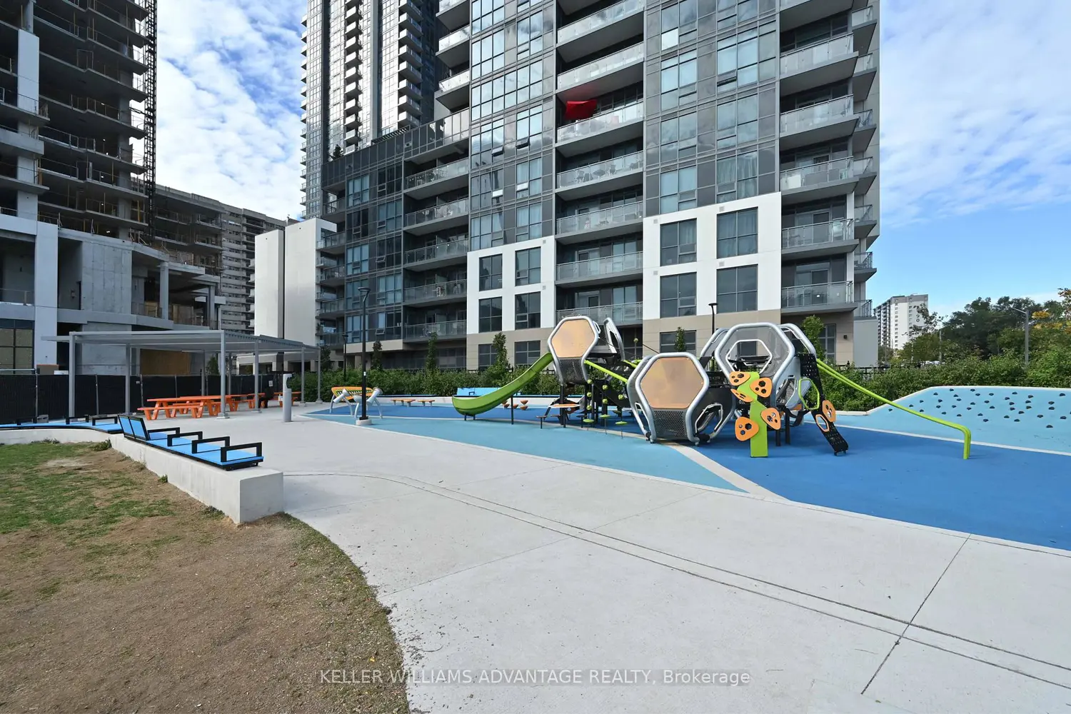 Additional image 10 of 20 Meadowglen Place 728