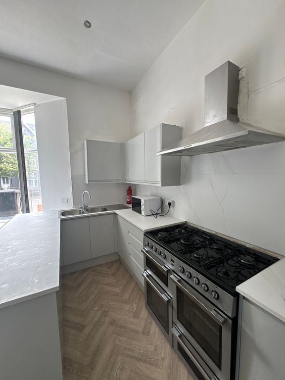 7 bed shared accommodation to rentWalter Road, Swansea SA1 photo 4