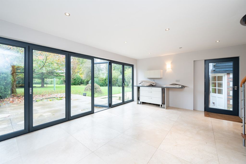Additional image 19 of 6 bed detached house to rentForest Grange, Horsham, West Sussex RH13